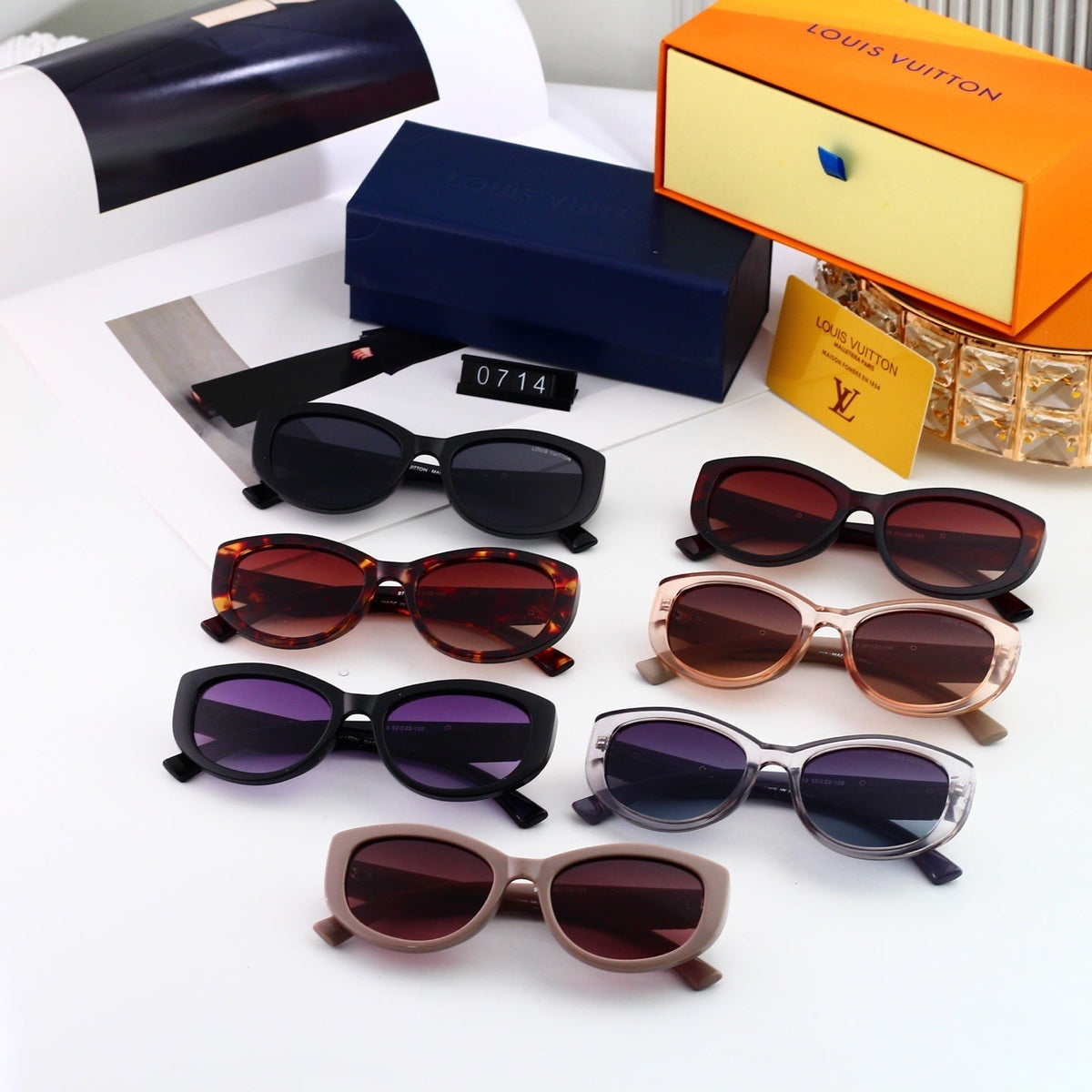Cat-Eye Sunglasses with Side Metal Pattern 0714