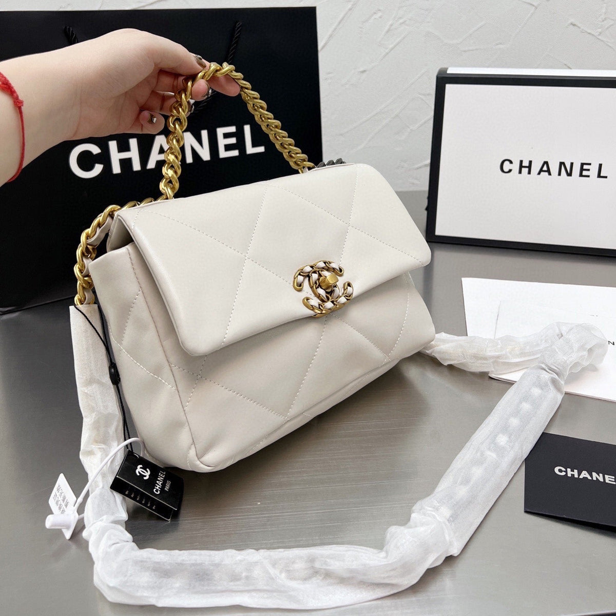 19 SERIES FLAP CHAIN SHOULDER BAG