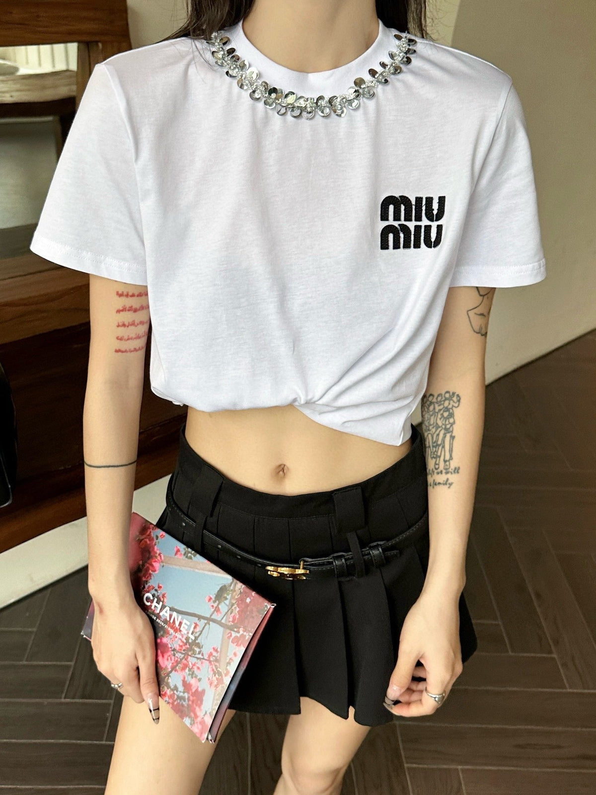 New Sequined Round Neck Embroidered T-shirt