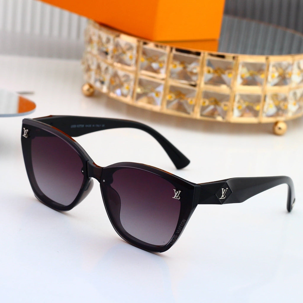 Cat-Eye Sunglasses with Side Metal Logo  4504